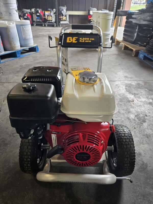 BE 4.2gpm@4200psi Roller Cart with Honda Engine/Comet Pump