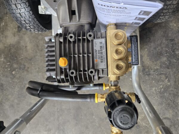 BE 4.2gpm@4200psi Roller Cart with Honda Engine/Comet Pump - Image 6